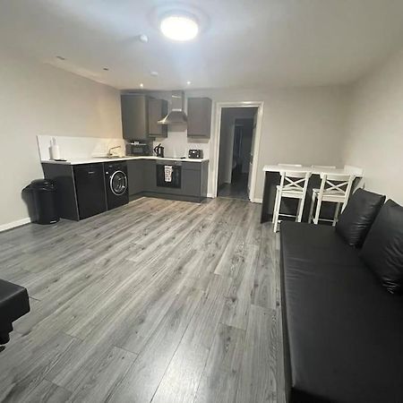 Hosted By Ryan - 2 Bedroom Apartment ลิเวอร์พูล ภายนอก รูปภาพ